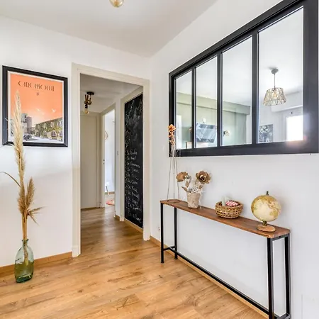 Chez Celia Vue Cite Medievale - Parking Apartment *